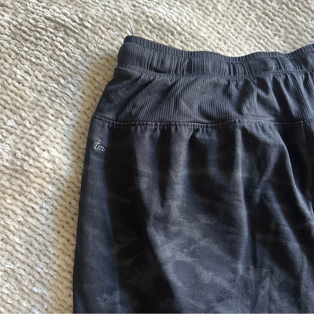 Travis Mathew Women's Fall Long Lunch Jogger Pant in Camouflage Black Small - Picture 10 of 10